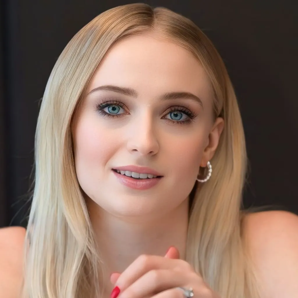 Sophie Turner Age, Net Worth, Family, Husband, Movie, Career