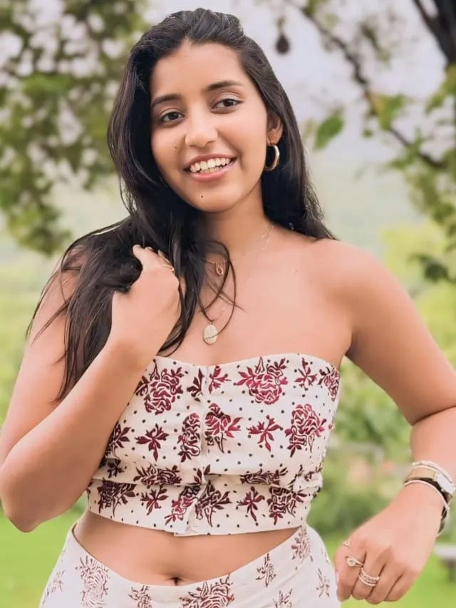 Aanvi Kamdar Age, Height, Weight, Family, Boyfriend, Net Worth, Biography & More