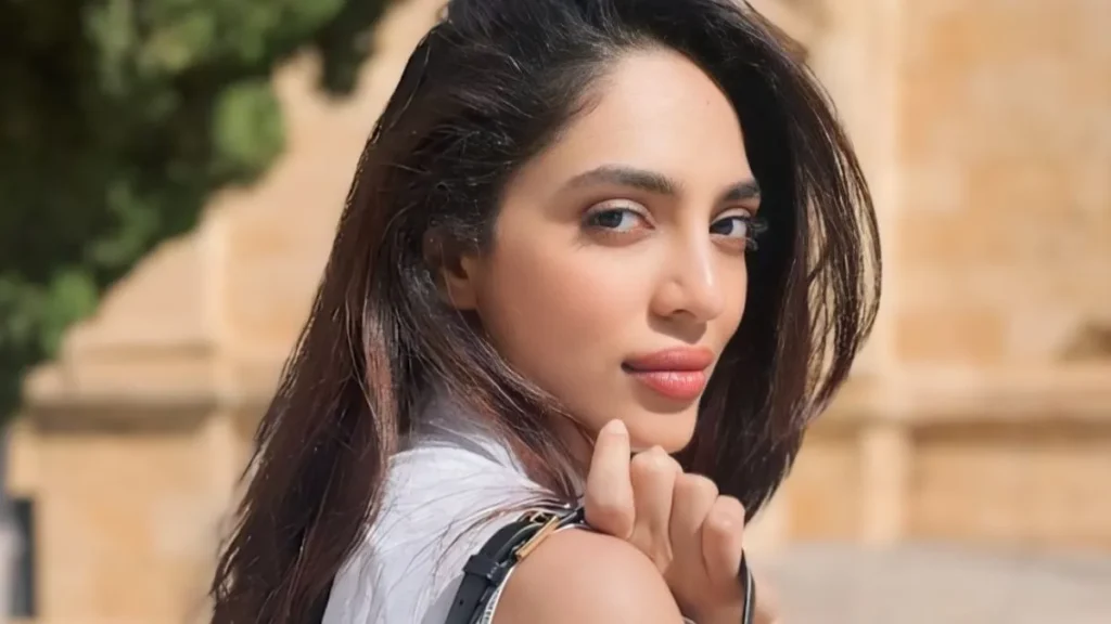 Sobhita Dhulipala Age, Height, Weight, Boyfriend, Family, Biography