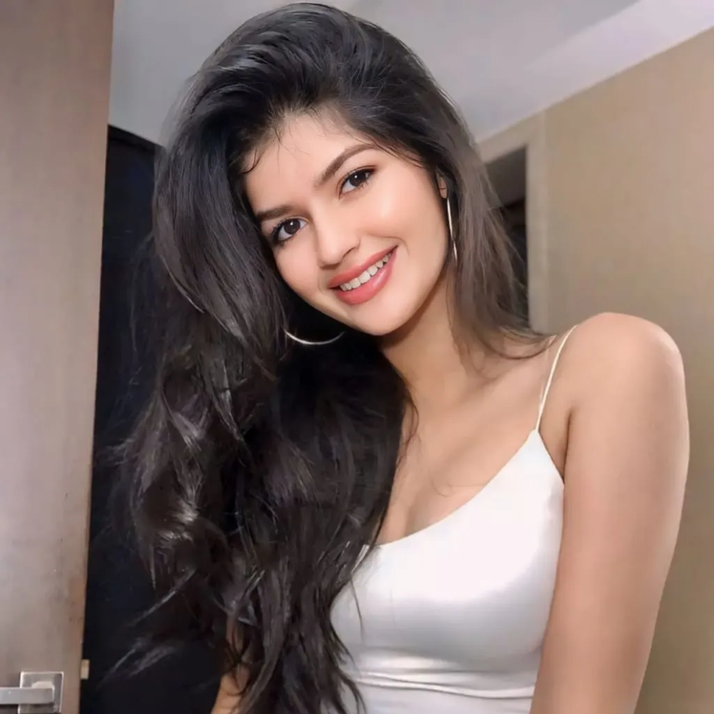 Anjini Dhawan Age, Height, Boyfriend, Family, Biography