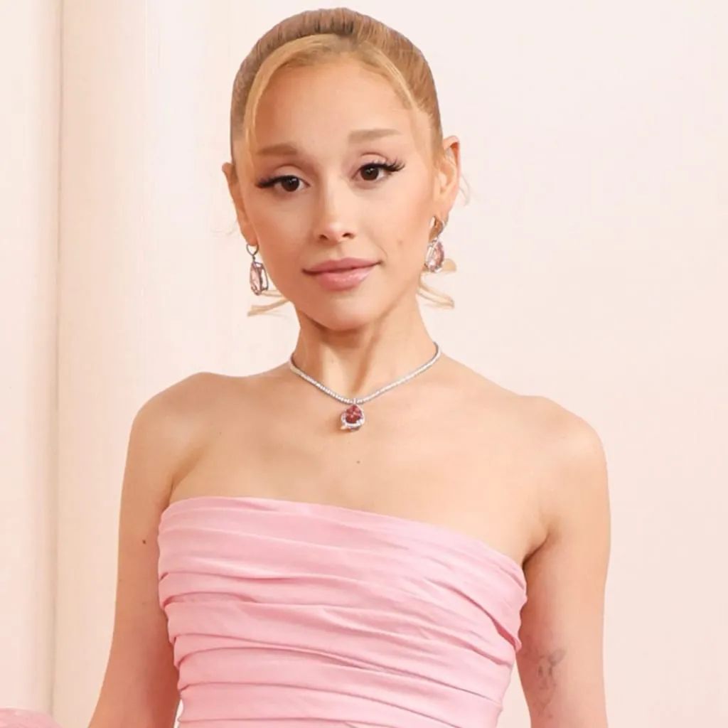 Ariana Grande Height, Age, Boyfriend, Biography, Net Worth & More