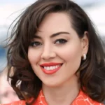 Aubrey Plaza Age, Height, Affairs, Husband, Net Worth, Movies And More