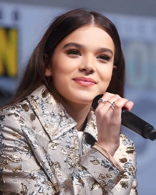 Hailee Steinfeld Age, Height, Affairs, News, Net Worth, Husband And More