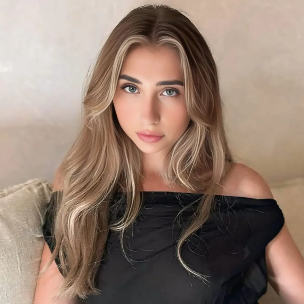 Lily Phillips Age, Height, Affairs, Net Worth, Family, Boyfriend