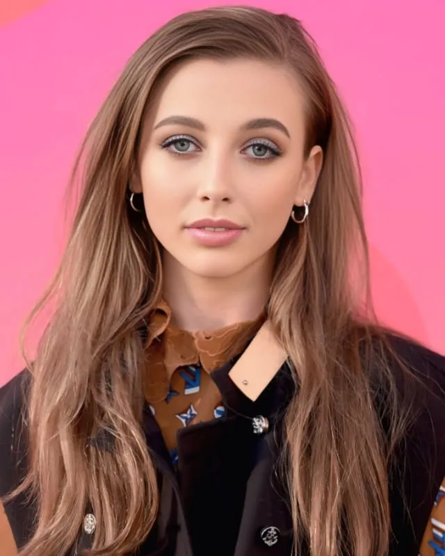 Emma Chamberlain Age, Height, Boyfriend, Net Worth, And More