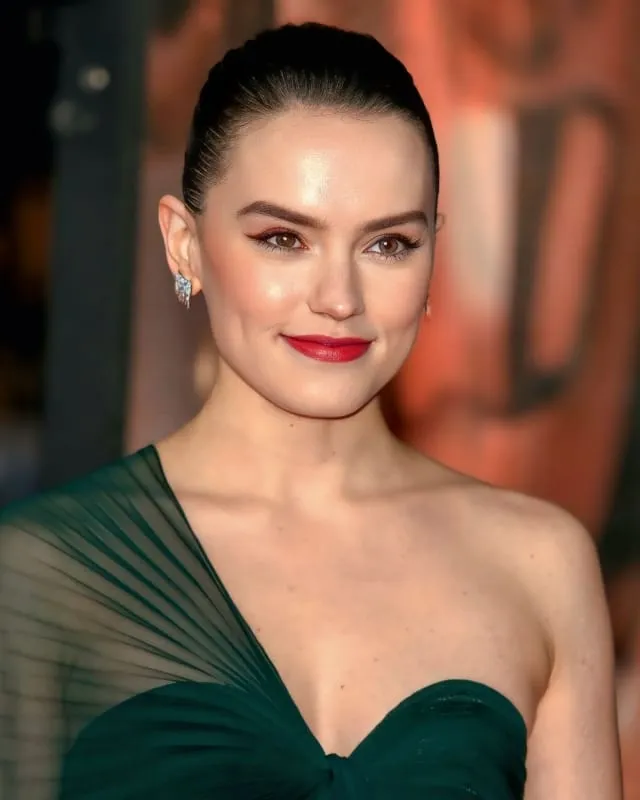 Daisy Ridley Age, Height, Husband, Net Worth And More