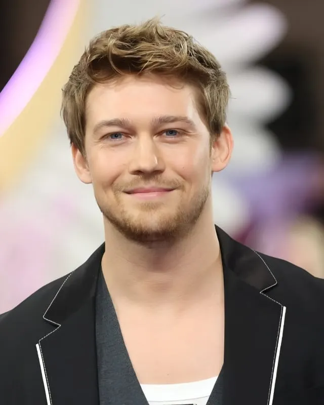 Joe Alwyn Height, Age, Wife, Movies, Net Worth And More