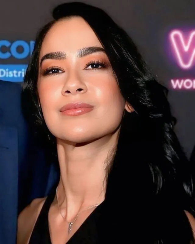 AJ Lee Age, Height, Family, Books, Net Worth And More