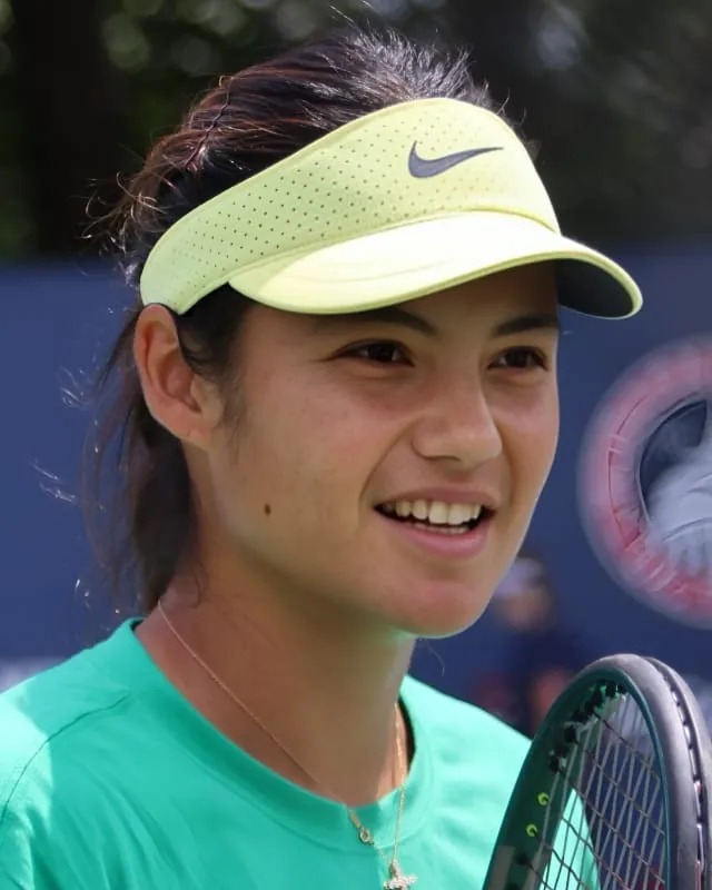 Emma Raducanu Height, Age, Family, Net Worth And More