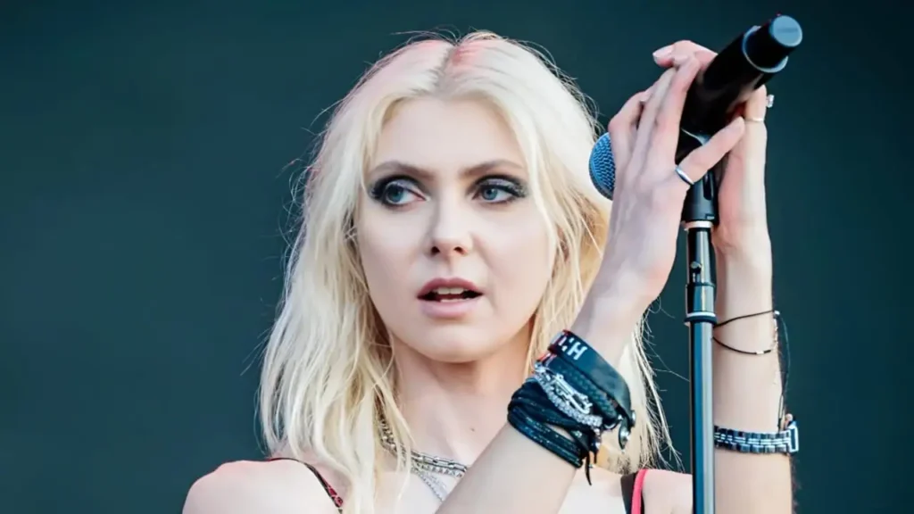Taylor Momsen Age, Height, Songs, Net Worth And More