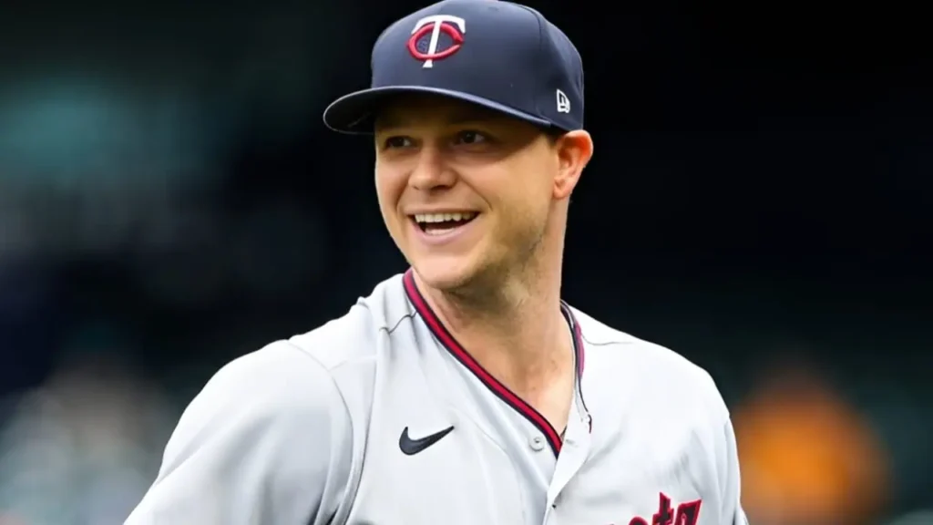 Sonny Gray Age, Height, Wife, Stats, Net Worth And More