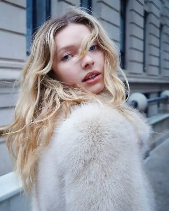 Apple Martin Age, Height, Affairs, Songs, Biography