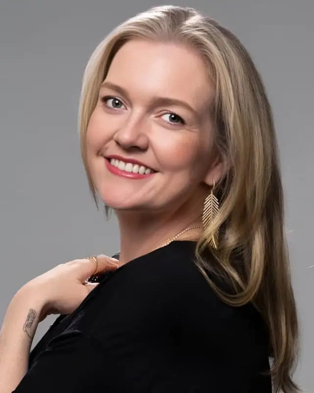 Colleen Hoover Age, Height, Wife, Net Worth And More