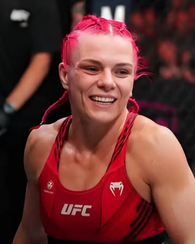 Gillian Robertson Height, Age, Family, Net Worth And More