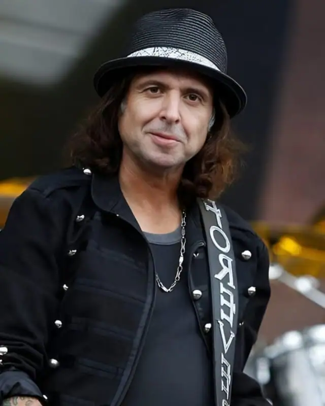 Phil Campbell Age, Height, Wife, Songs, Net Worth And More