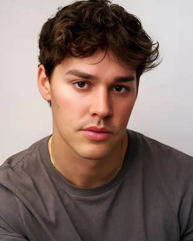 Noah Beck Age, Height, Girlfriend, Movies, Net Worth And More