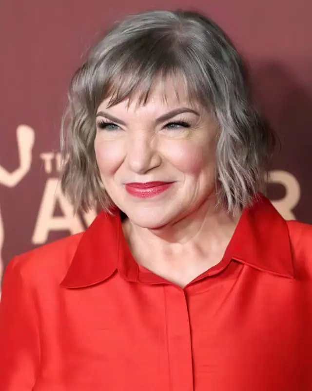 Mindy Cohn Bio, Age, Height, Husband, Net Worth And More