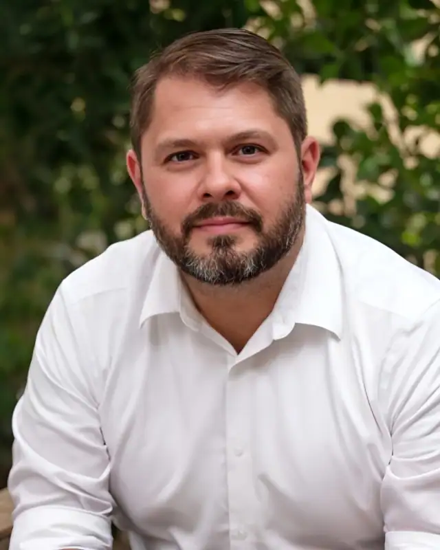 Ruben Gallego Height, Age, Wife, Career, Net Worth And More