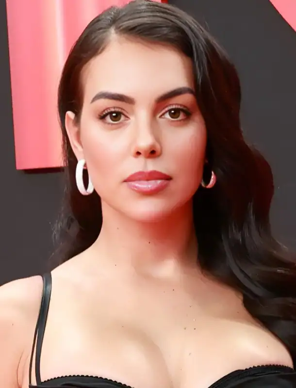 Georgina Rodríguez Age, Height, Affairs, Net Worth And More