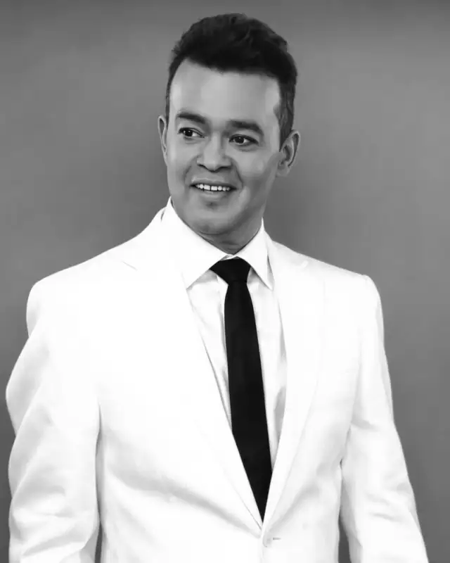 Alex Bueno Age, Height, Wife, Albums, Net Worth And More