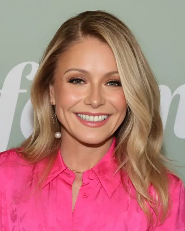 Kelly Ripa Age, Height, Affairs, Movies, Net Worth And More