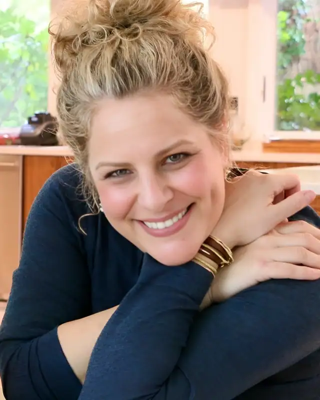 Jill Smokler Age, Height, Affairs, Books, Net Worth And More