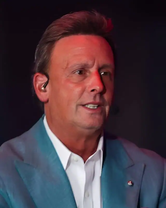 Karl Ravech Age, Height, Affairs, Kids, Net Worth And More