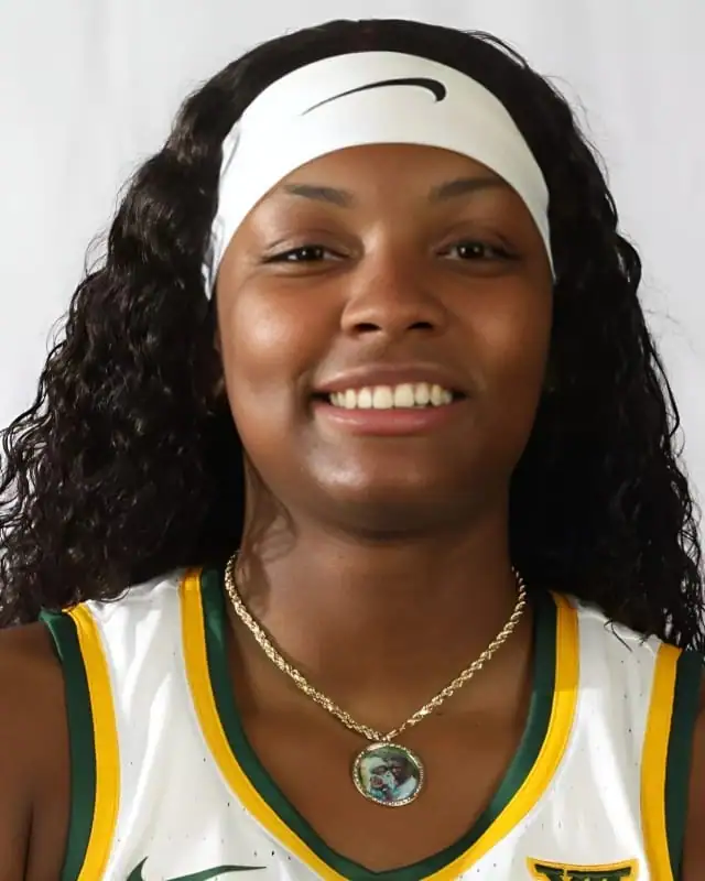 NaLyssa Smith Age, Height, Affairs, Stats, Net Worth And More