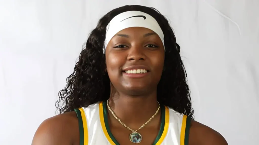 NaLyssa Smith Age, Height, Affairs, Stats, Net Worth And More