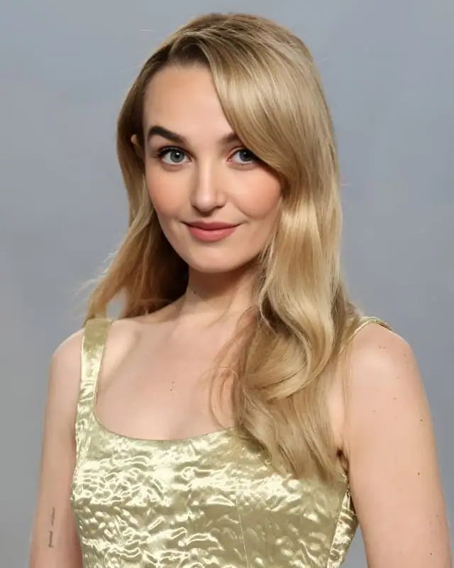 Chloe Fineman Age, Height, Boyfriend, Net Worth And More