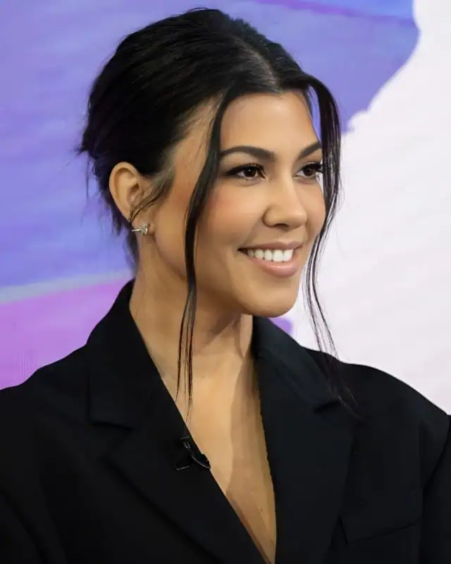 Kourtney Kardashian Age, Height, Affairs, Net Worth And More