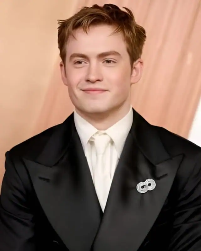 Kit Connor Age, Height, Girlfriend, Net Worth And More