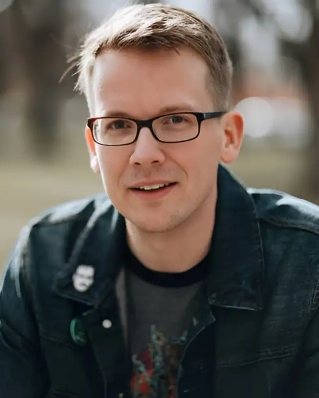 Hank Green Age, Height, Wife, Career, Net Worth And More
