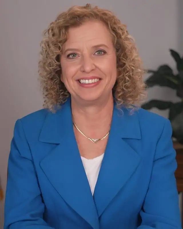 Debbie Wasserman Schultz Age, Height, Husband, Net Worth And More