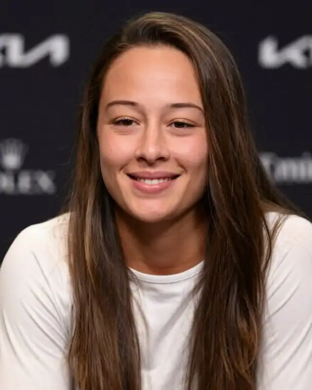 Zeynep Sonmez Age, Height, Boyfriend, Net Worth And More